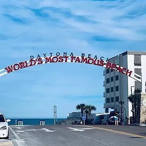 https://daytona-inn-beach-resort-on-worlds-most-famous-beach.thedaytonabeachhotels.com